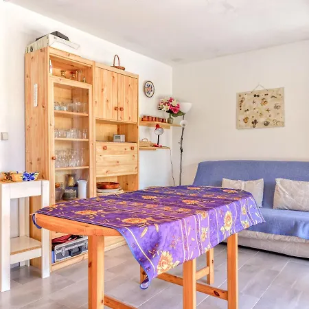 2 Bedroom For 6 Apartment *
